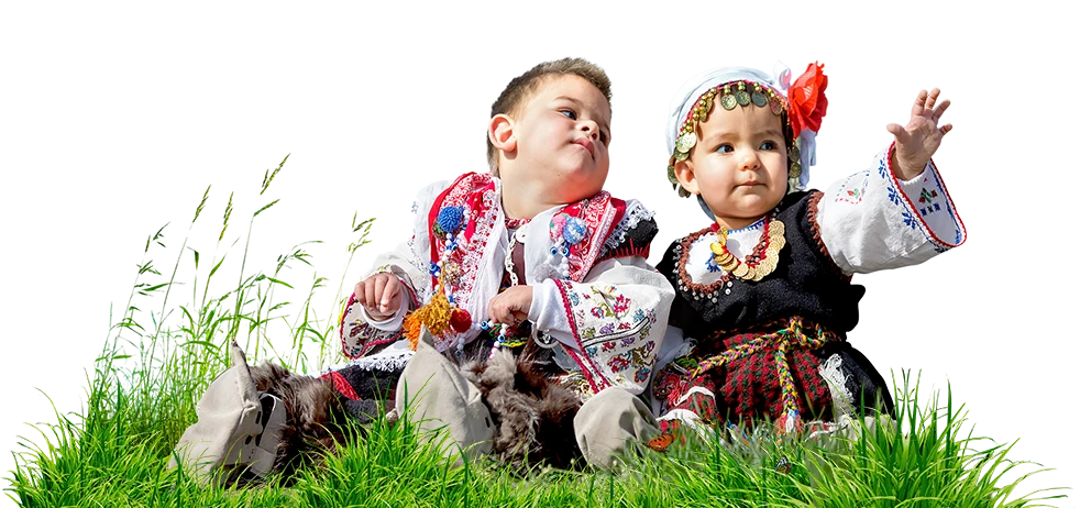 Деца в народни носии